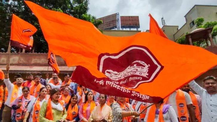 https://salarnews.in/public/uploads/images/newsimages/maannewsimage09082025_192446_MNS protest.jpg